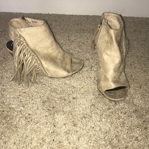 Heeled booties open toed
